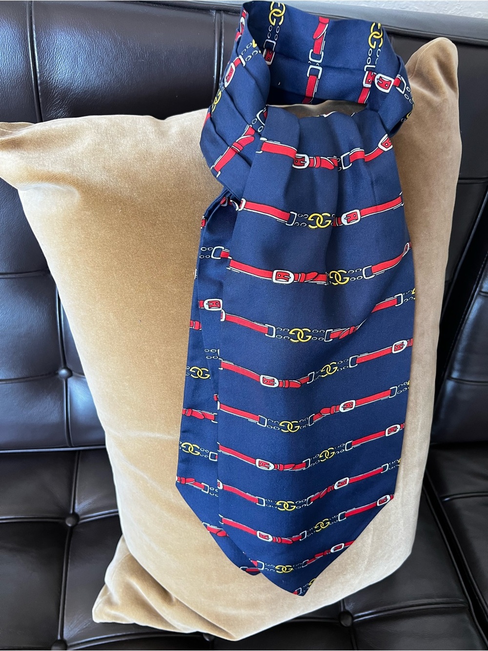 Vintage Gucci silk ascot/cravat/scarf